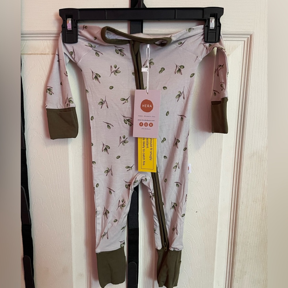 Hera Olive branch baby bamboo zippy 0-3M NWT